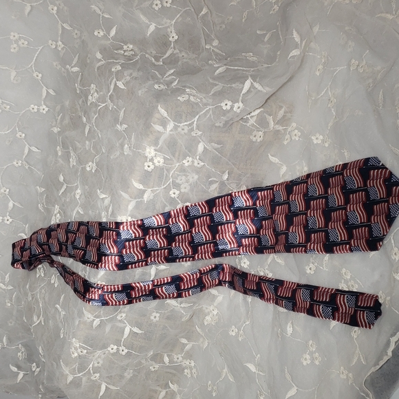 Vintage Imported Silk Tie, American Flag. - Picture 2 of 7